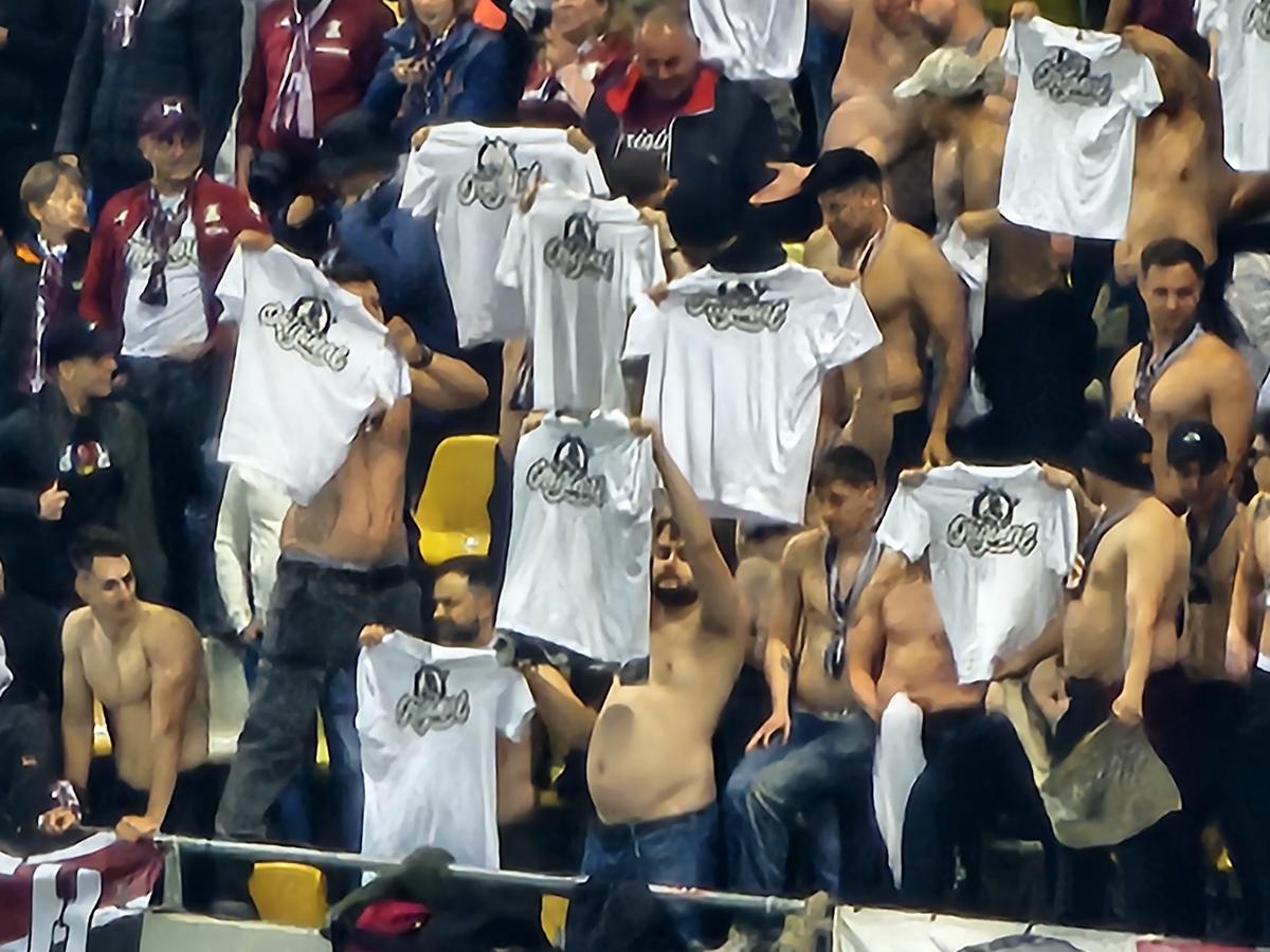 Toate mesajele galeriilor de la Dinamo - Rapid! Peluza Sud, în război cu șefii, ironia rapidiștilor