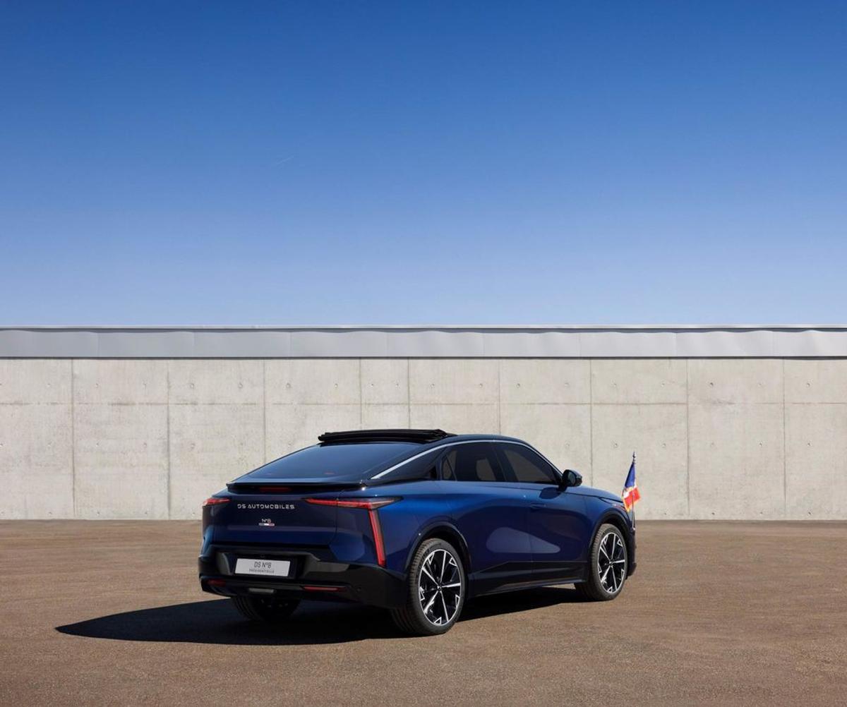 Președintele Franței va avea o mașină unică în lume! Imagini senzaționale cu SUV-ul electric