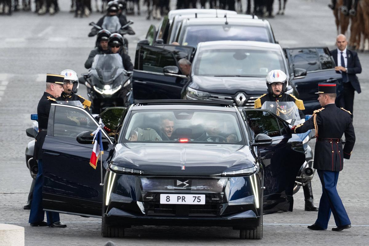 Președintele Franței va avea o mașină unică în lume! Imagini senzaționale cu SUV-ul electric