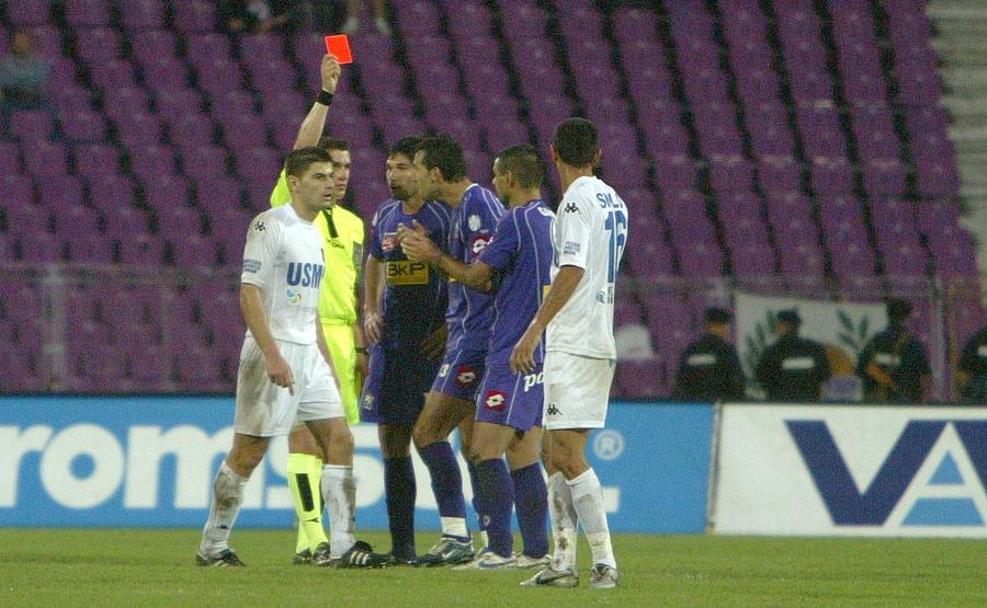 Cine este Istvan Kovacs, „centralul” care va arbitra finala Ligii Campionilor » Drumul dintr-un apartament din Carei, „șpaga” de 2 lei și debutul cu „roșu”