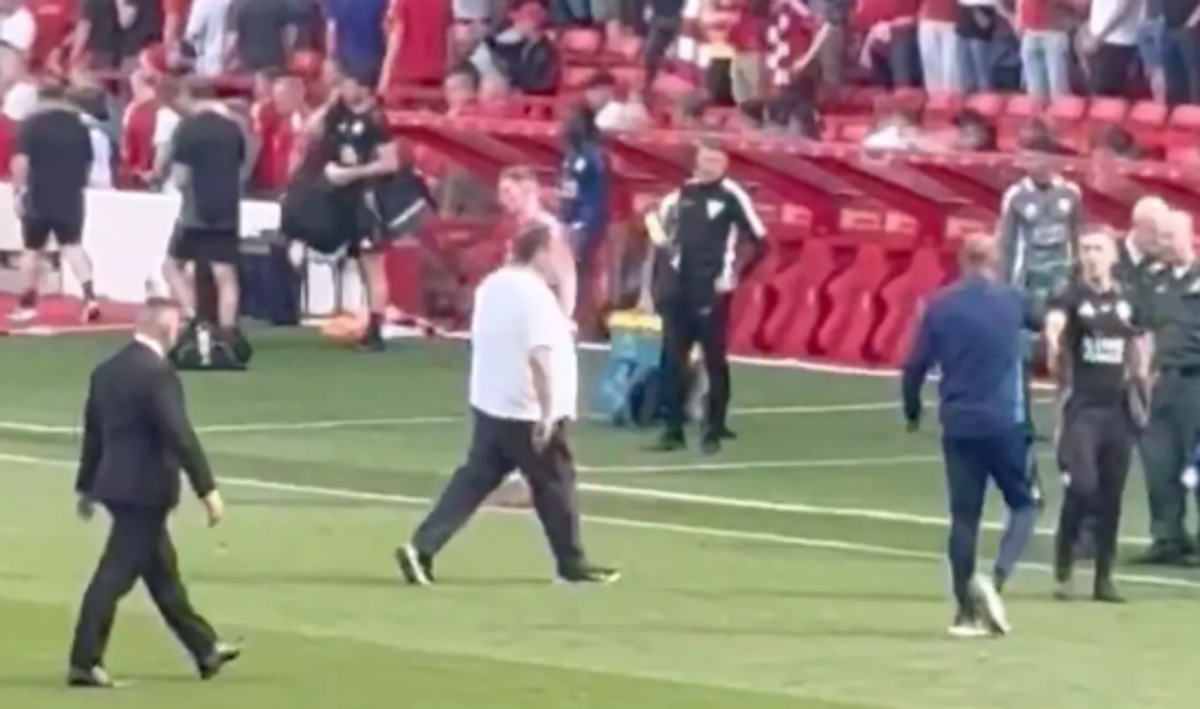 Nottingham Forest - Leicester // Evangelis Marinakis a coborât pe teren să îl mustreze pe Nuno Espirito Santo