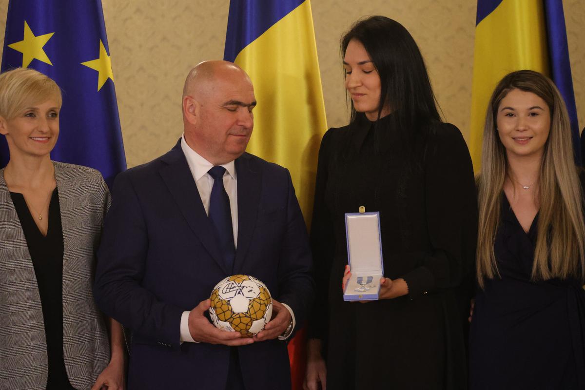 Cristina Neagu, decorată de președintele interimar Ilie Bolojan la Palatul Cotroceni: „O zi memorabilă, o recunoaștere a muncii mele și a valorilor în care cred”