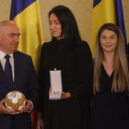 Cristina Neagu a fost decorată de Ilie Bolojan, la Palatul Cotroceni. Foto: Ionuț Iordache (GSP.RO)