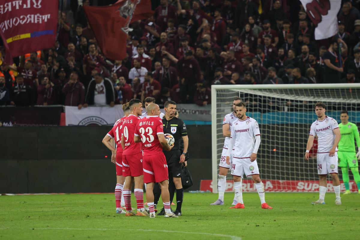 Marius Șumudică a calculat în procente ce șanse mai are Rapid la cupele europene + „Cel mai bun transfer” nu mai joacă deloc: „Zici că e Tyson”
