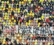 Toate mesajele galeriilor de la Dinamo - Rapid! Peluza Sud, în război cu șefii, ironia rapidiștilor