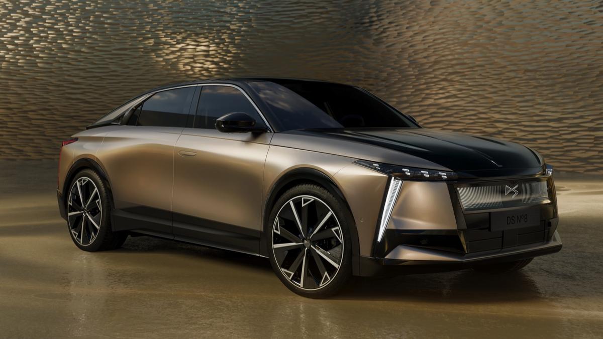 Președintele Franței va avea o mașină unică în lume! Imagini senzaționale cu SUV-ul electric