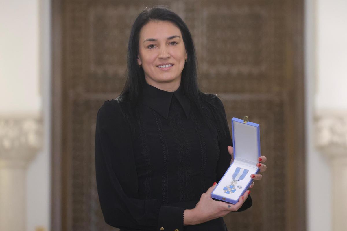 Cristina Neagu, decorată de președintele interimar Ilie Bolojan la Palatul Cotroceni: „O zi memorabilă, o recunoaștere a muncii mele și a valorilor în care cred”