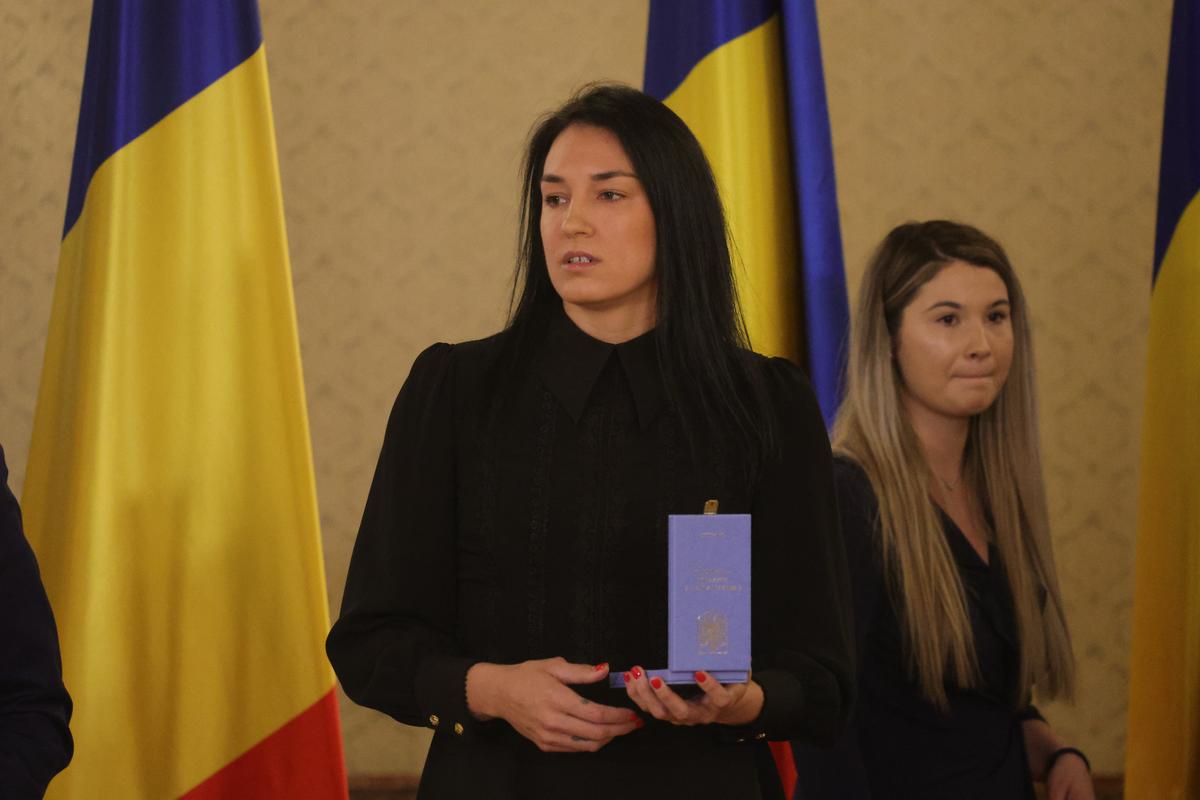 Cristina Neagu, decorată de președintele interimar Ilie Bolojan la Palatul Cotroceni: „O zi memorabilă, o recunoaștere a muncii mele și a valorilor în care cred”