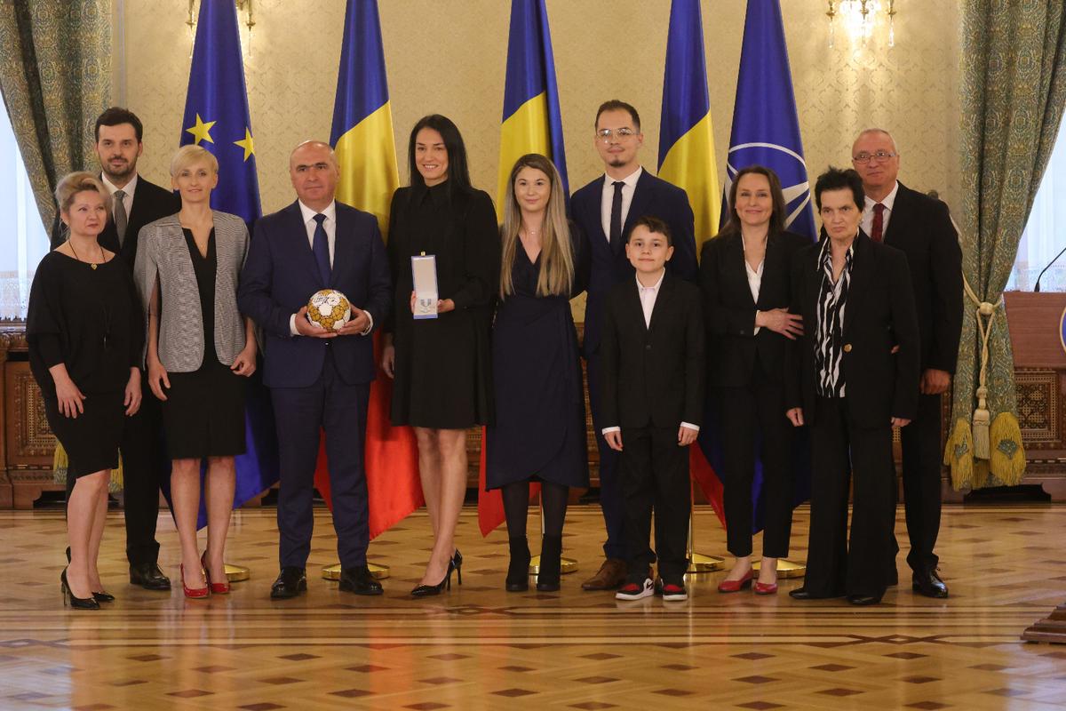 Cristina Neagu, decorată de președintele interimar Ilie Bolojan la Palatul Cotroceni: „O zi memorabilă, o recunoaștere a muncii mele și a valorilor în care cred”