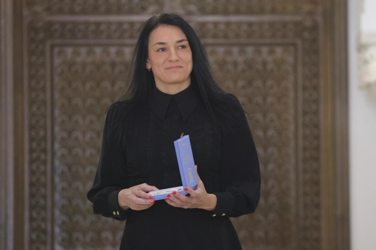 Cristina Neagu, decorată de președintele interimar Ilie Bolojan la Palatul Cotroceni: „O zi memorabilă, o recunoaștere a muncii mele și a valorilor în care cred”