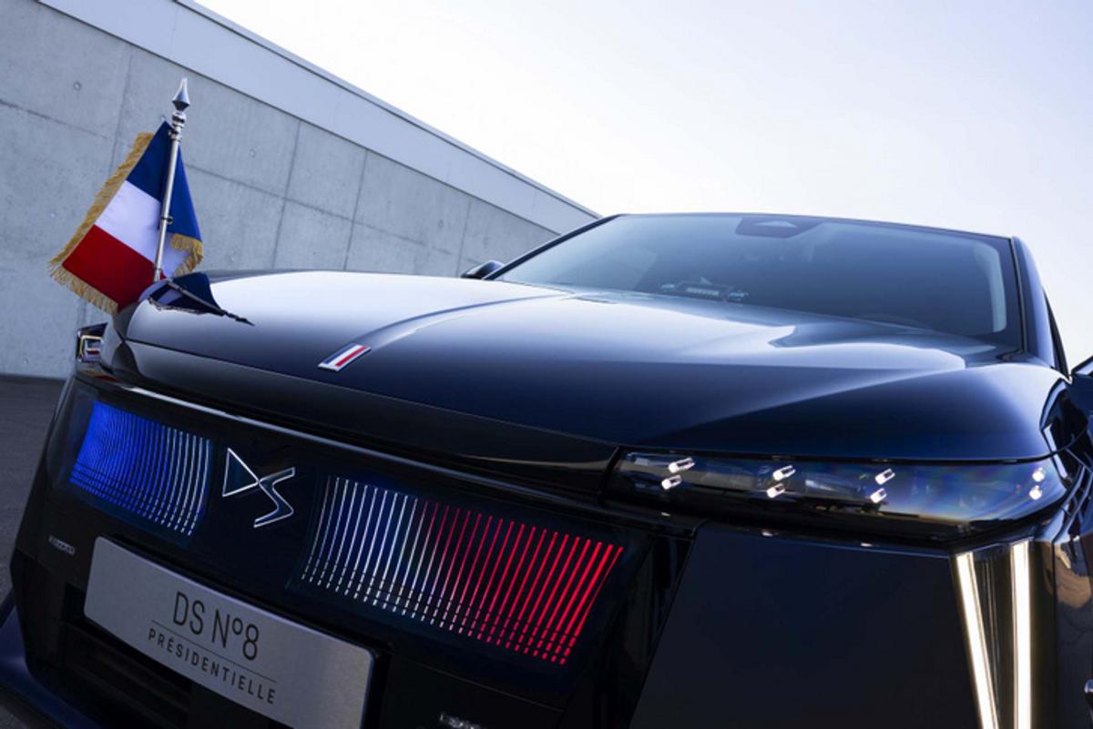 Președintele Franței va avea o mașină unică în lume! Imagini senzaționale cu SUV-ul electric