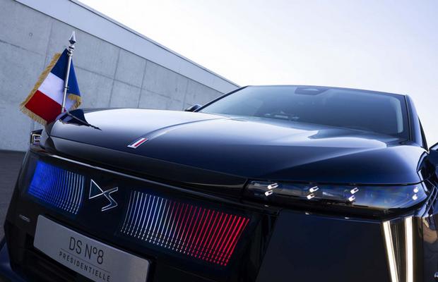 Președintele Franței va avea o mașină unică în lume! Imagini senzaționale cu SUV-ul electric