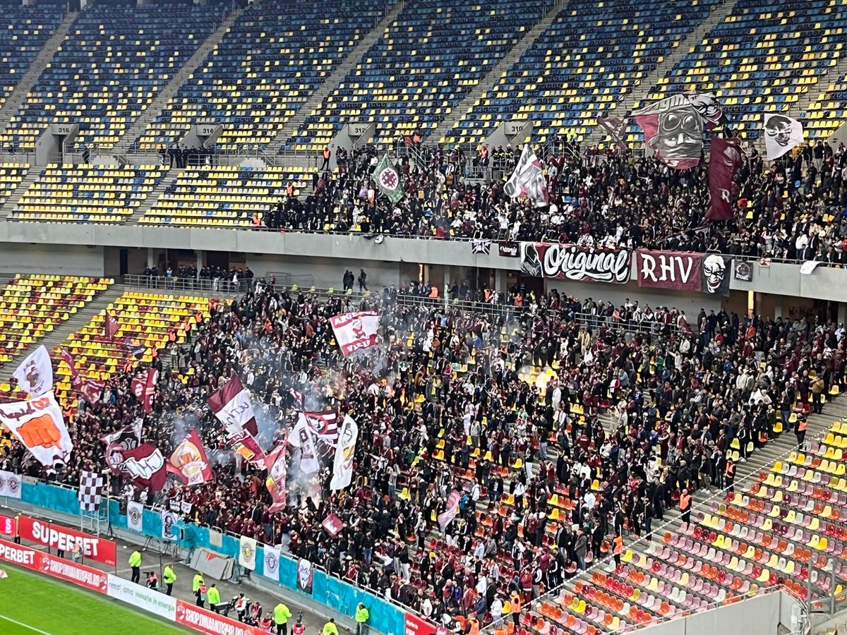 Toate mesajele galeriilor de la Dinamo - Rapid! Peluza Sud, în război cu șefii, ironia rapidiștilor