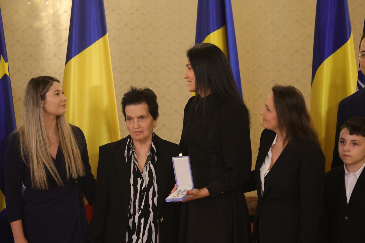 Cristina Neagu, decorată de președintele interimar Ilie Bolojan la Palatul Cotroceni: „O zi memorabilă, o recunoaștere a muncii mele și a valorilor în care cred”