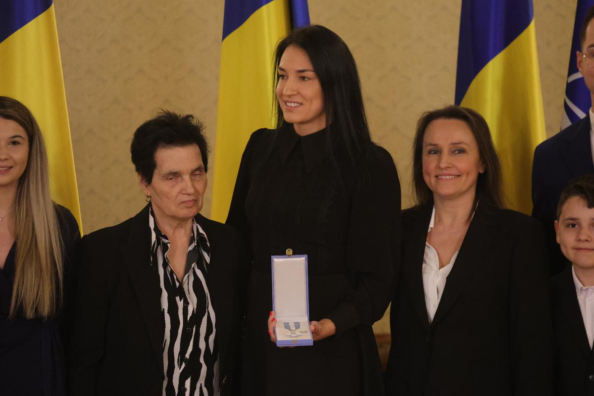 Cristina Neagu, decorată de președintele interimar Ilie Bolojan la Palatul Cotroceni: „O zi memorabilă, o recunoaștere a muncii mele și a valorilor în care cred”