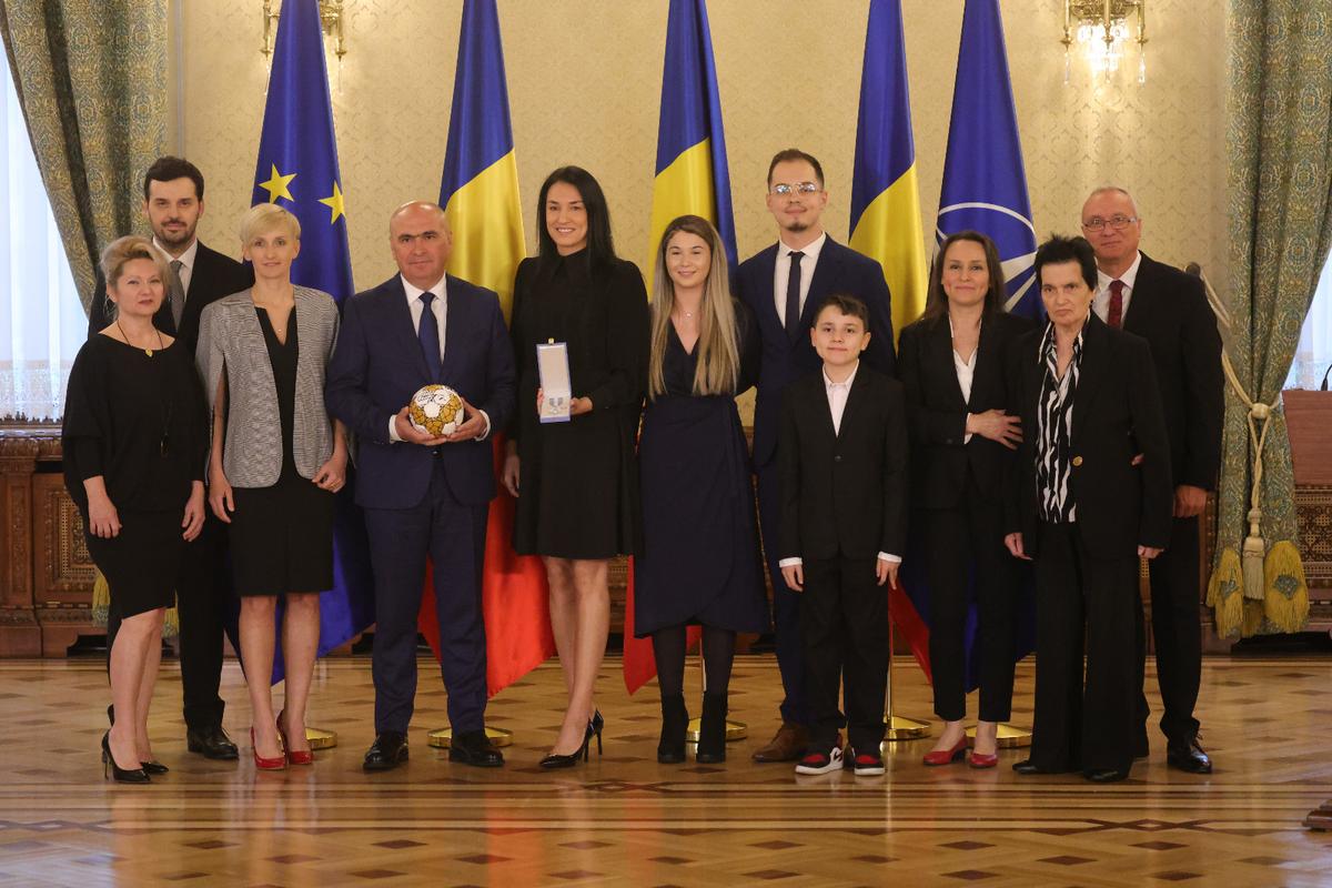 Cristina Neagu, decorată de președintele interimar Ilie Bolojan la Palatul Cotroceni: „O zi memorabilă, o recunoaștere a muncii mele și a valorilor în care cred”