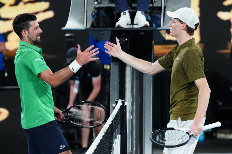 Novak Djokovic (stânga) și Jannik Sinner (dreapta) / Foto: Imago Images Novak Djokovic a refuzat comparația cu Leo Messi: „Aș vrea să fiu ca el! La 39 de ani, să joc doar 90 de minute”