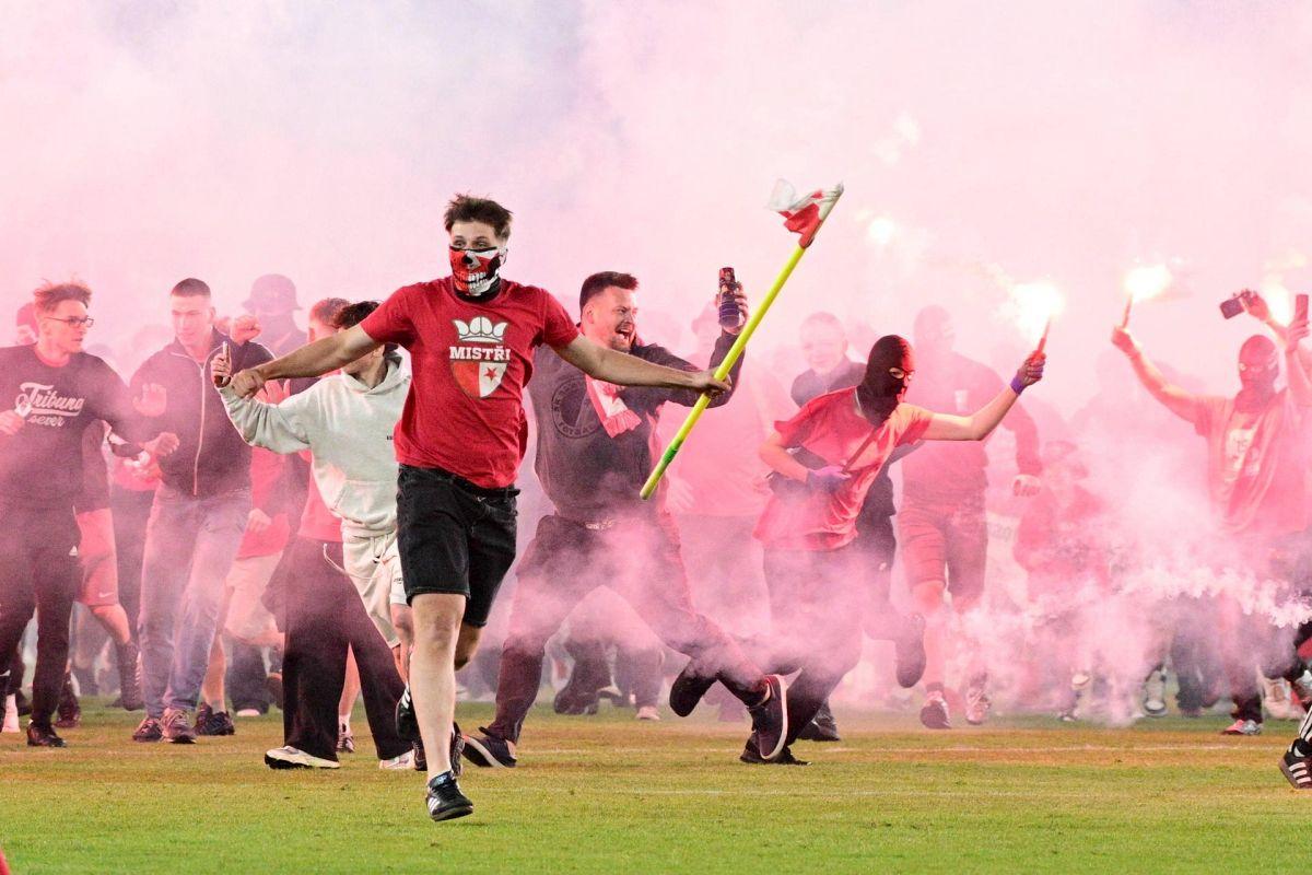 0-3 la masa verde și cea mai mare amendă din istorie, după derby-ul distrus de fani!