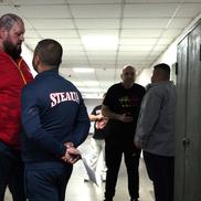 Foștii pugiliști au așteptat pe holurile Agenției Naționale pentru Sport. Foto: Andrei Furnigă, GSP