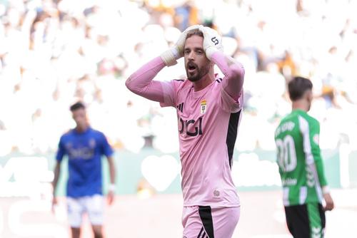 Real Oviedo, echipa lui Daniel Paraschiv, a retrogradat din Spania // foto: Imago