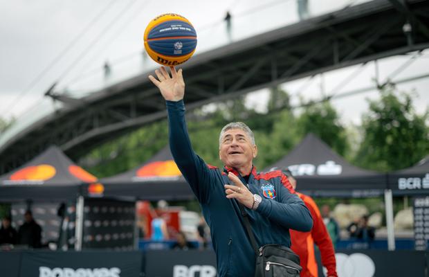 Campionii Europei din ’86, spectacol la coșul de baschet! » Iovan și Bumbescu au făcut show sub privirile primarului Capitalei