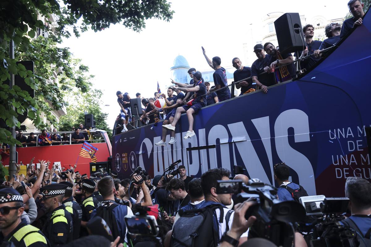 FC Barcelona, paradă după câștigarea titlului cu numărul 29