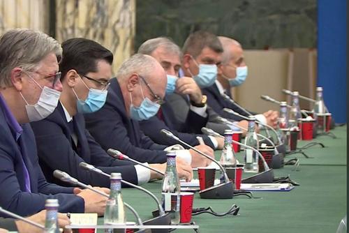 Bogdan Bălănescu, în stânga lui Mihai Stoichiță