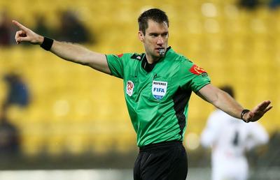 Primul arbitru străin în Premier League! Este un australian de 33 de ani