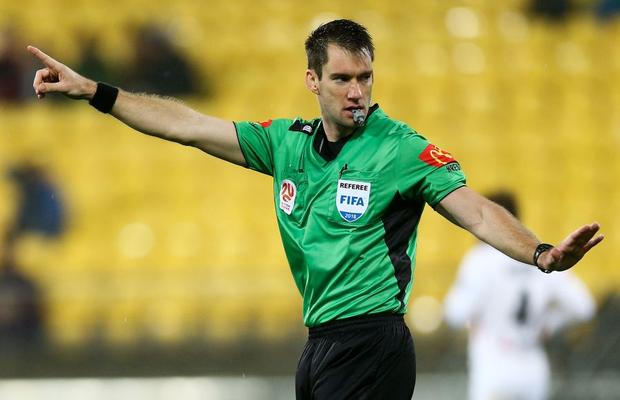 Primul arbitru străin în Premier League! Este un australian de 33 de ani