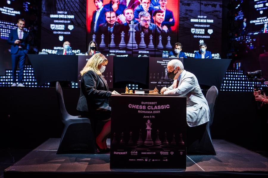 Superbet Chess Classic la jumătatea turneului: 5 runde jucate, 4 rămase de disputat și 3 lideri în clasament