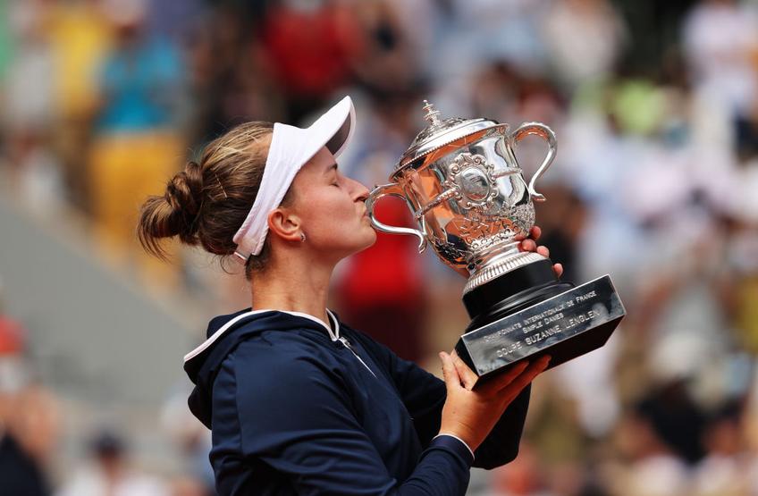 Barbora Krejcikova (25 de ani, 33 WTA) este noua campioană de la Roland Garros! Cehoaica a învins-o în ultimul act pe Anastasia Pavlyuchenkova (29 de ani, 32 WTA), scor 6-1, 2-6, 6-4.