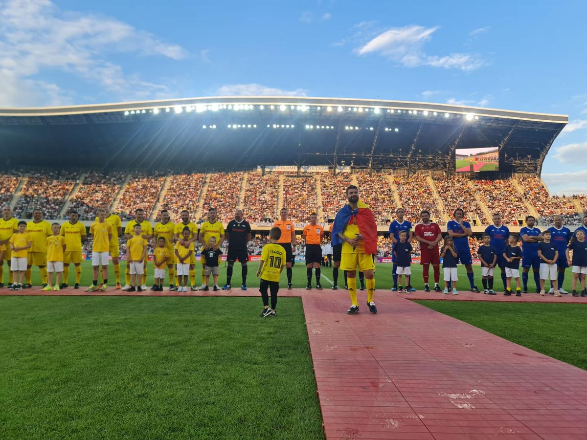 Ce au spus vedetele aduse de Mutu la Cluj: „Nu-l mai văzusem niciodată live pe Hagi”