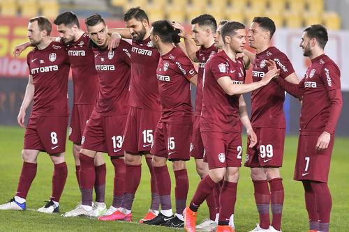 Denis Ciobotariu, al treilea de la stânga la dreapta // foto: Imago Images