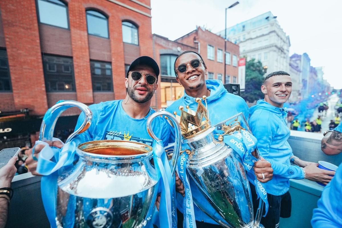 Manchester City a prezentat fanilor trofeul Ligii Campionilor » Imagini senzaționale cu Pep Guardiola și Jack Grealish