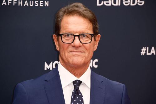 Fabio Capello se înclină în fața lui Silvio Berlusconi. Foto: Imago Images
