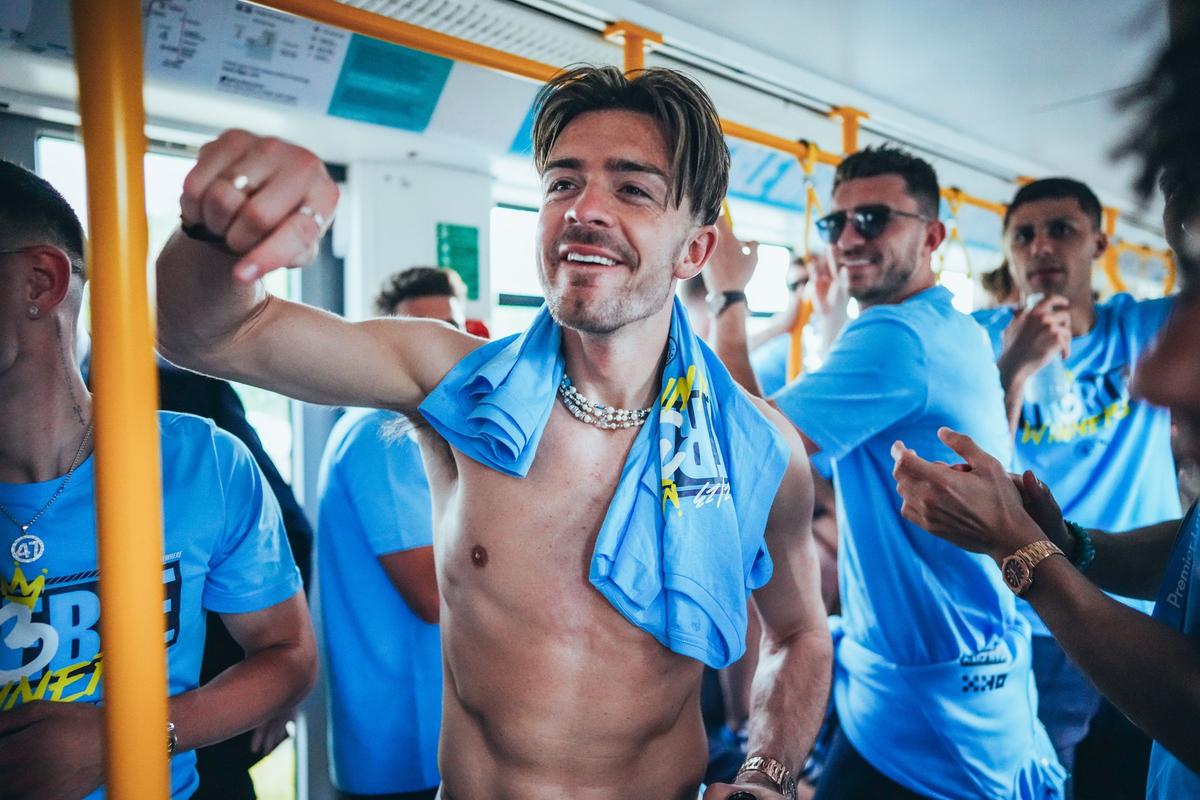 Manchester City a prezentat fanilor trofeul Ligii Campionilor » Imagini senzaționale cu Pep Guardiola și Jack Grealish