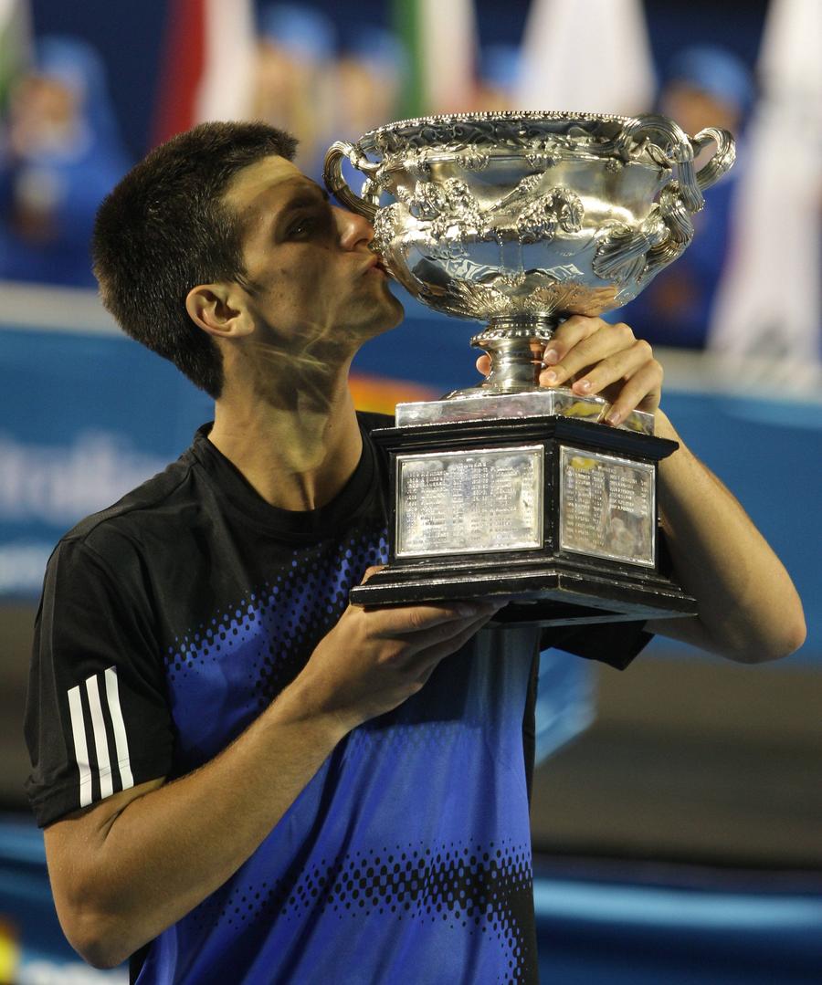 Novak Djokovic cu primul trofeu de Mare Șlem al carierei, cel de la Australian Open 2008 FOTO Imago Images Cel mai echilibrat din toate timpurile » Novak Djokovic: „Mereu m-am comparat cu Federer și Nadal”