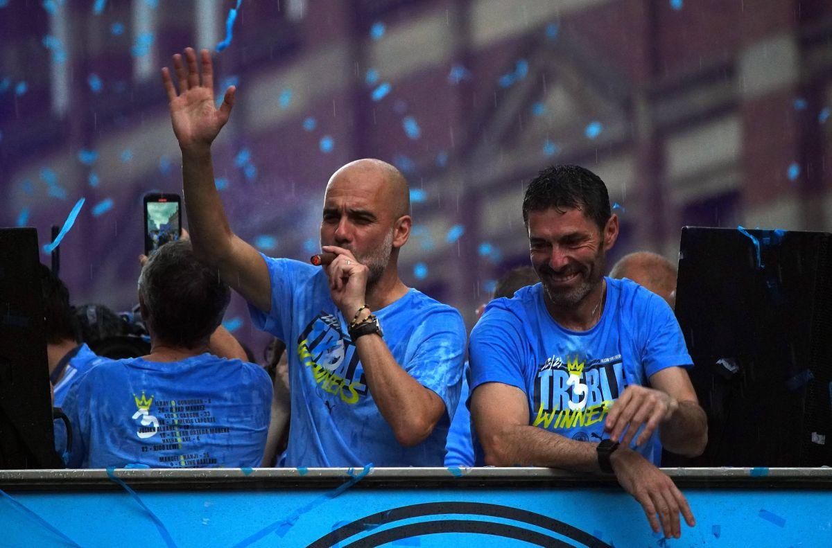 Manchester City a prezentat fanilor trofeul Ligii Campionilor » Imagini senzaționale cu Pep Guardiola și Jack Grealish