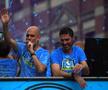 Manchester City sărbătorește în aceste momente triumful din Liga Campionilor. Elevii lui Guardiola defilează pe străzile din Manchester într-un autobuz descoperit.  / FOTO: Imago