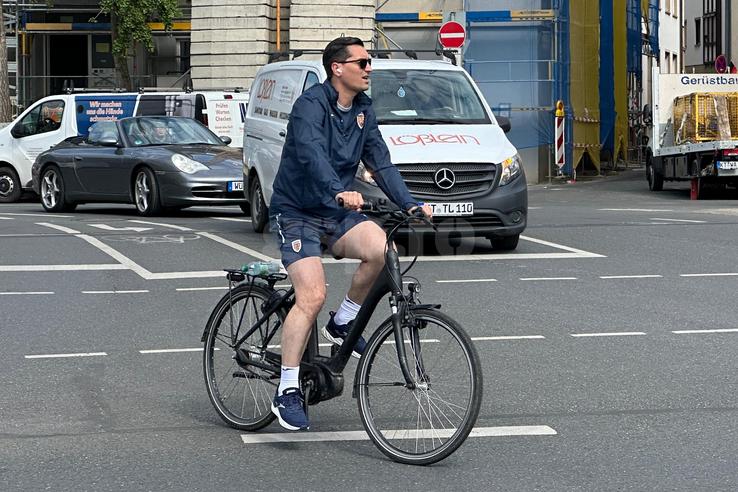Răzvan Burleanu și colegii din FRF, cu bicicletele prin Wurzburg // foto: GSP