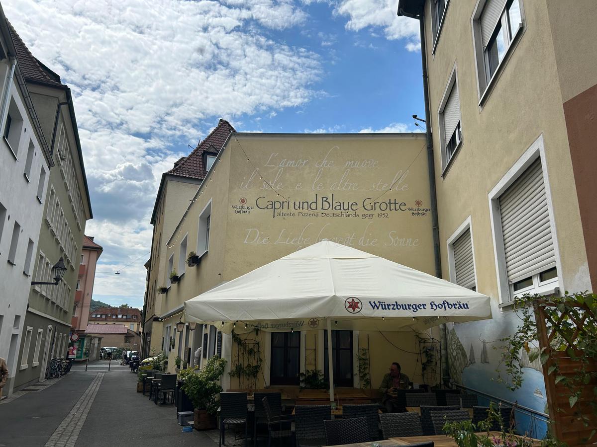 Cum s-a trăit deschiderea Euro la terasele din Wurzburg, orașul-gazdă al „tricolorilor” » Bucurie la pătrat + amabilitate la schimb pentru bilete la meciurile României