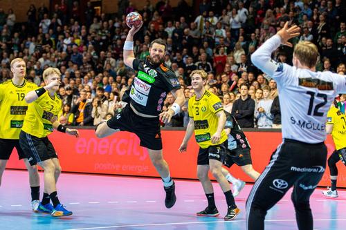Ilija Brozovic într-un meci al lui TSV Hannover Foto: Imago