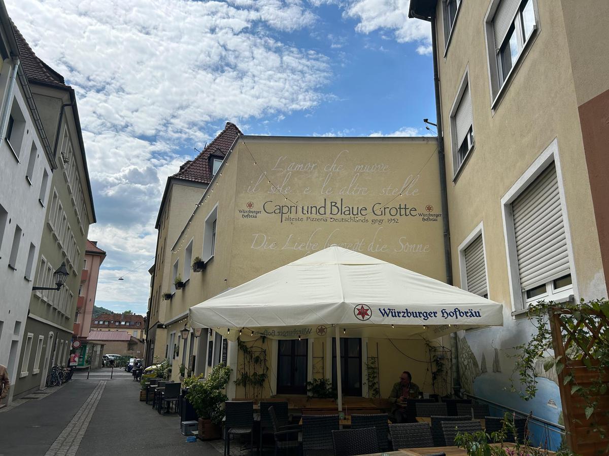 Cum s-a trăit deschiderea Euro la terasele din Wurzburg, orașul-gazdă al „tricolorilor” » Bucurie la pătrat + amabilitate la schimb pentru bilete la meciurile României