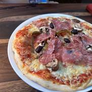 Capri und Blaue Grotte, cea mai veche pizzerie din Germania // foto: GSP
