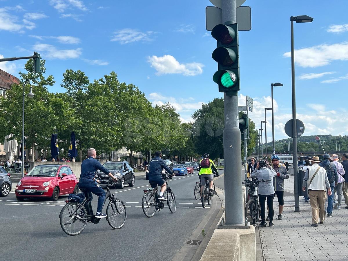 Bicicleanu » Răzvan Burleanu și capii FRF, „la pedale” prin Wurzburg. Imaginile surprinse de GSP