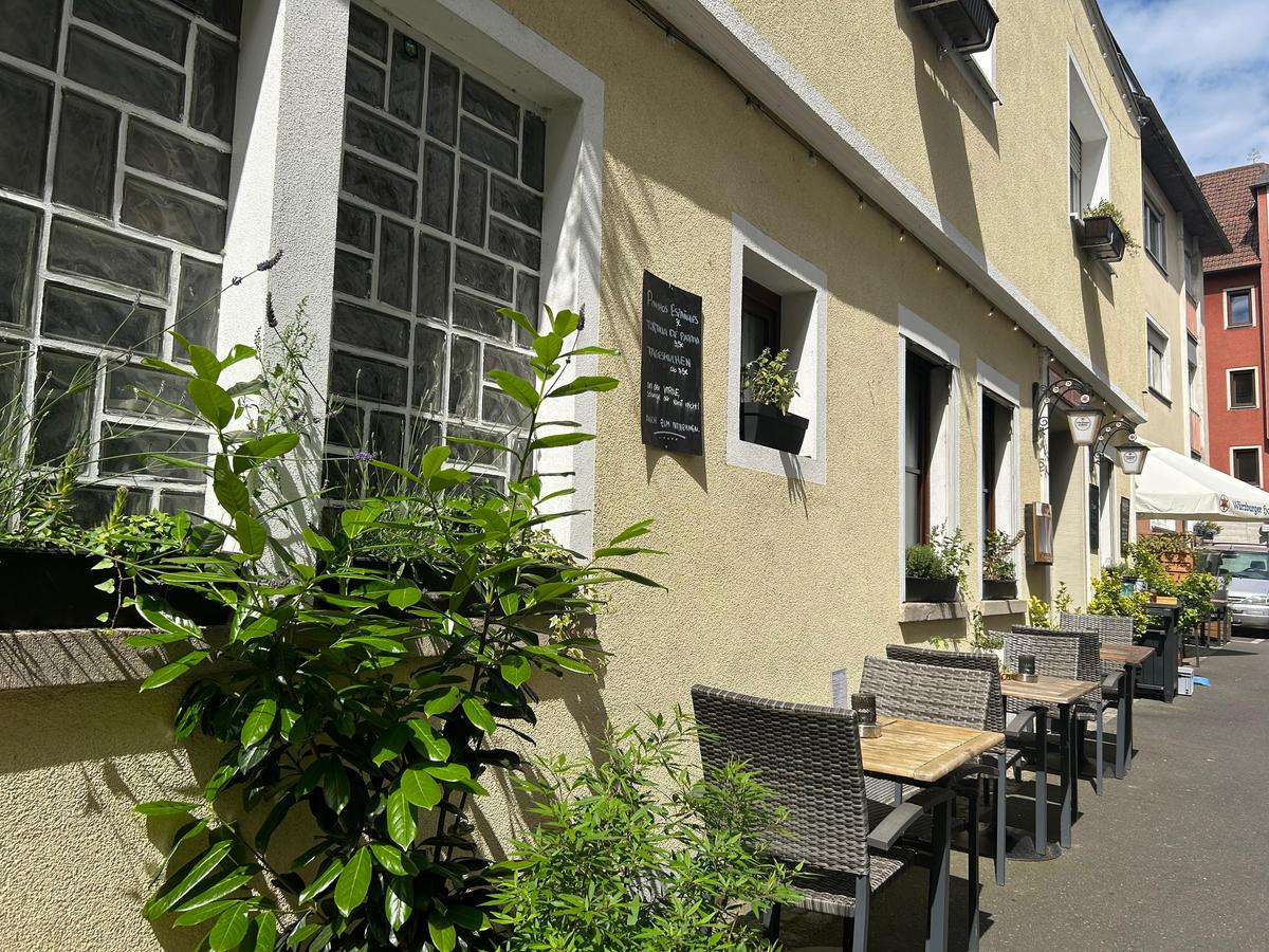 Cum s-a trăit deschiderea Euro la terasele din Wurzburg, orașul-gazdă al „tricolorilor” » Bucurie la pătrat + amabilitate la schimb pentru bilete la meciurile României