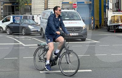 Bicicleanu » Răzvan Burleanu și capii FRF, „la pedale” prin Wurzburg. Imaginile surprinse de GSP