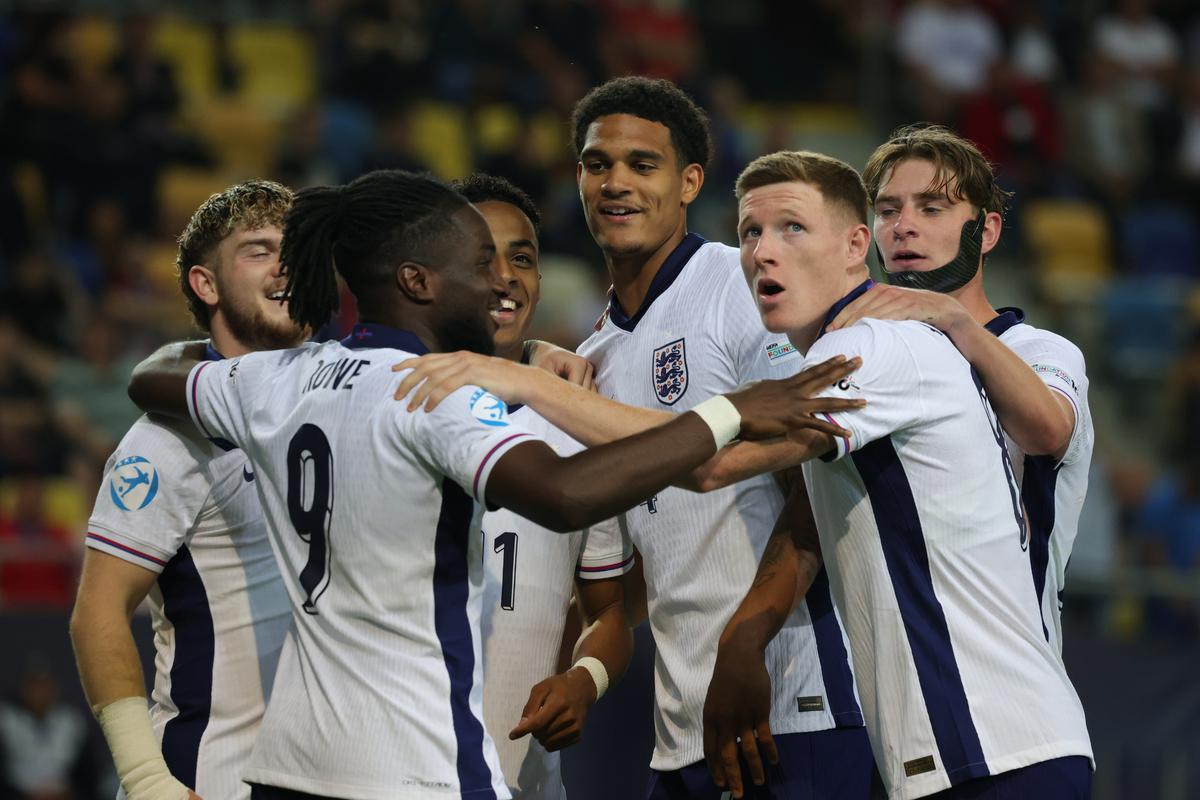 Anglia, victorie de control în partida de debut de la Euro U21: cehii au luptat, însă „The Three Lions” vor să-și păstreze trofeul