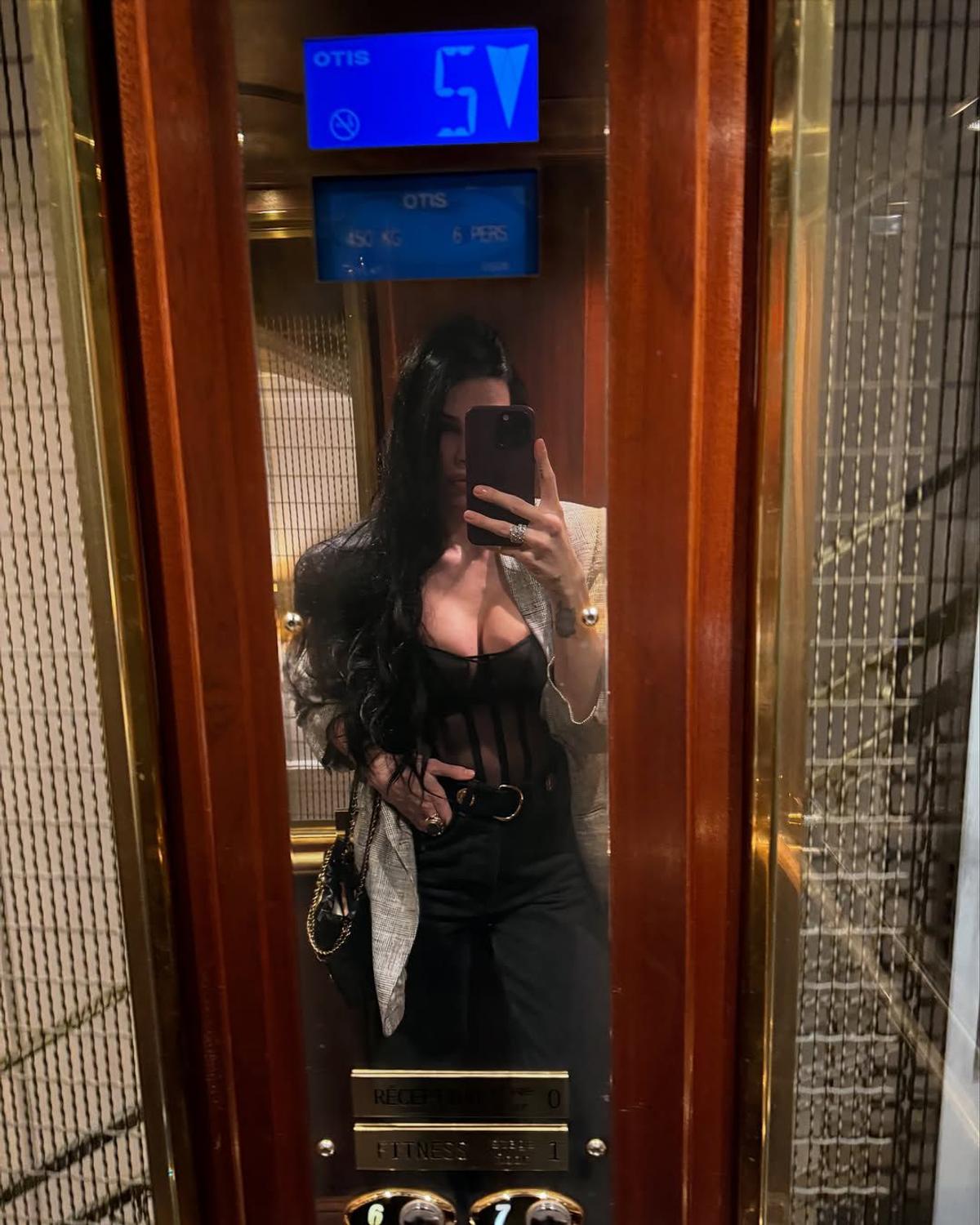 Călăreața apocalipsei! A șocat o țară întreagă cu fotografii nud