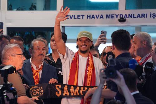 Leroy Sane a ajuns la Istanbul pentru negocieri cu Galatasaray. Foto: Imago
